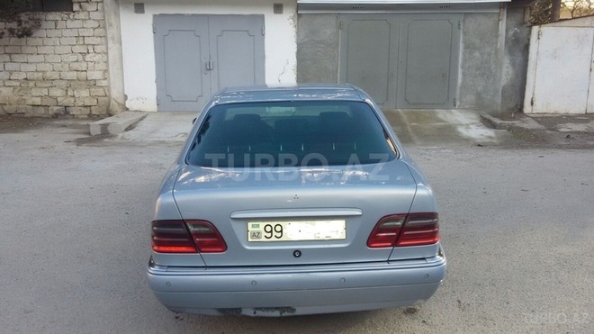 Mercedes E 220 1999, 340,000 km - 2.2 л - Bakı