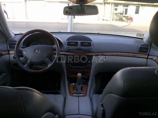 Mercedes E 320 2002, 300,000 km - 3.2 l - Bakı