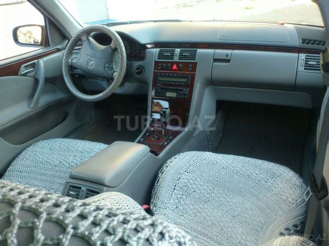 Mercedes E 240 2001, 230,000 km - 2.4 l - Bakı
