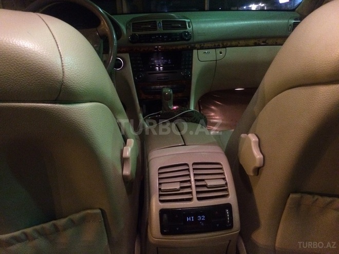 Mercedes E 240 2003, 296,000 km - 2.6 л - Bakı