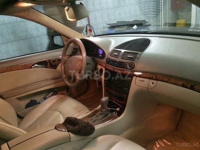 Mercedes E 240 2003, 296,000 km - 2.6 л - Bakı
