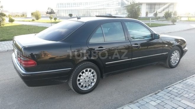Mercedes E 280 1999, 204,000 km - 2.5 l - Bakı