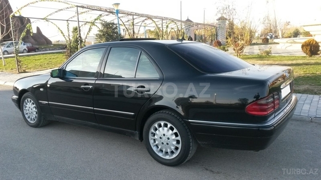 Mercedes E 280 1999, 204,000 km - 2.5 l - Bakı