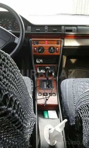 Mercedes E 200 1993, 280,000 km - 2.0 l - Bakı