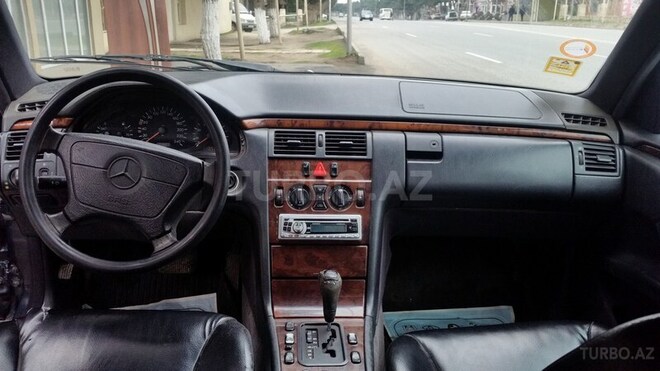 Mercedes E 200 1997, 230,000 km - 2.0 l - Bakı