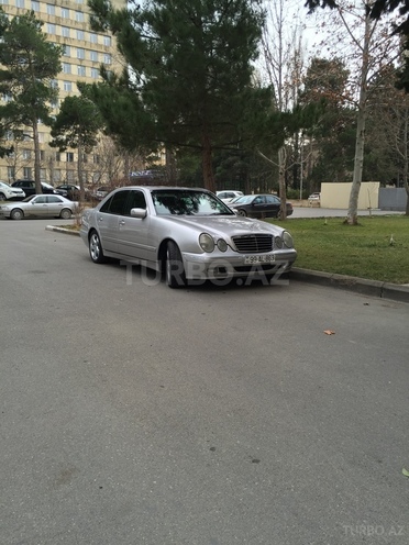 Mercedes E 320 2001, 211,430 km - 3.2 l - Bakı