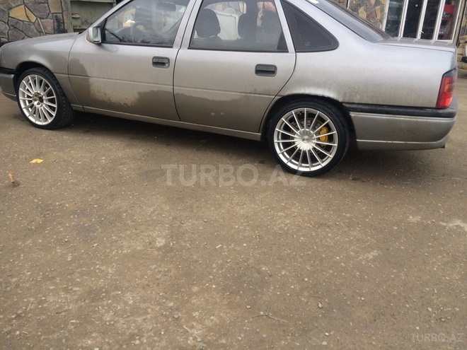 Opel Vectra 1995, 272,000 km - 2.0 l - Bakı