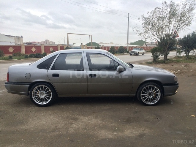 Opel Vectra 1995, 272,000 km - 2.0 l - Bakı