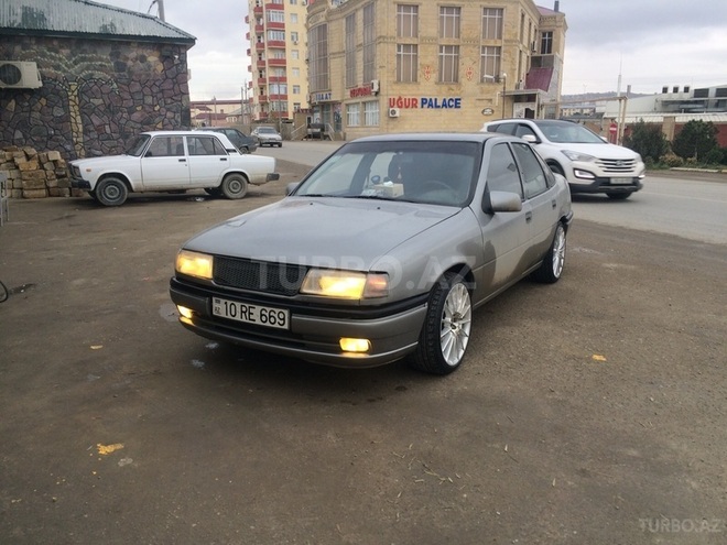 Opel Vectra 1995, 272,000 km - 2.0 l - Bakı