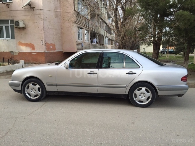Mercedes E 230 1997, 171,700 km - 2.3 l - Bakı