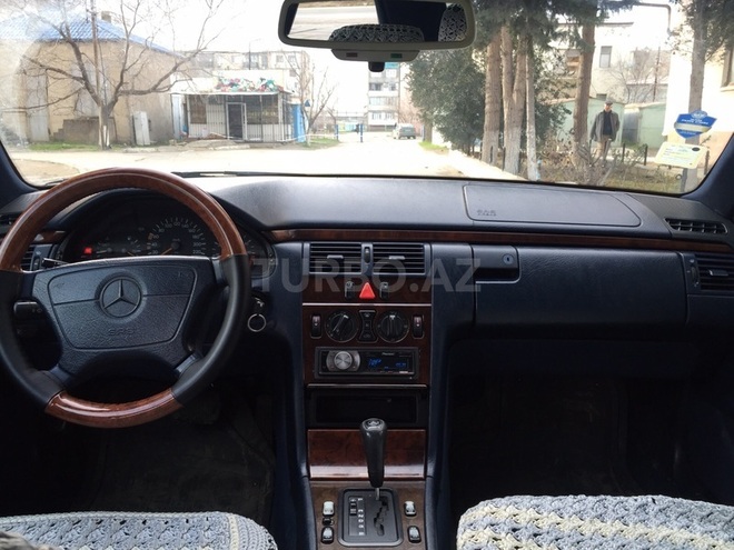 Mercedes E 230 1997, 171,700 km - 2.3 l - Bakı