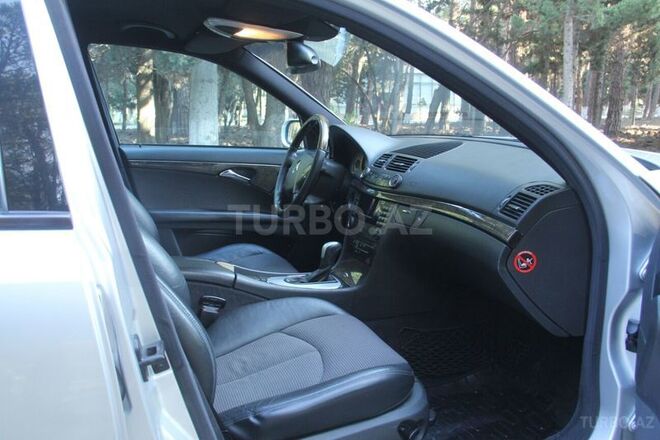 Mercedes E 220 2002, 300,000 km - 2.2 l - 