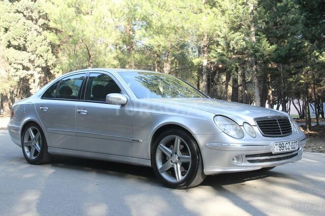 Mercedes E 220 2002, 300,000 km - 2.2 l - 