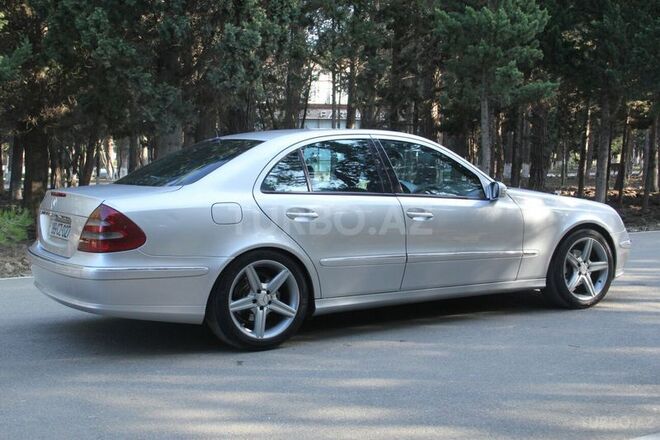 Mercedes E 220 2002, 300,000 km - 2.2 l - 