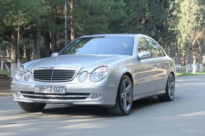 Mercedes E 220 2002, 300,000 km - 2.2 l - 