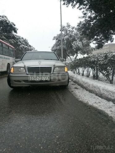 Mercedes C 220 2000, 243,000 km - 2.2 л - Bakı