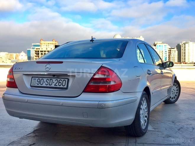 Mercedes E 320 2004, 179,000 km - 3.2 л - Bakı