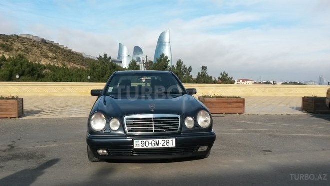 Mercedes E 240 1998, 300,000 km - 2.4 l - Bakı