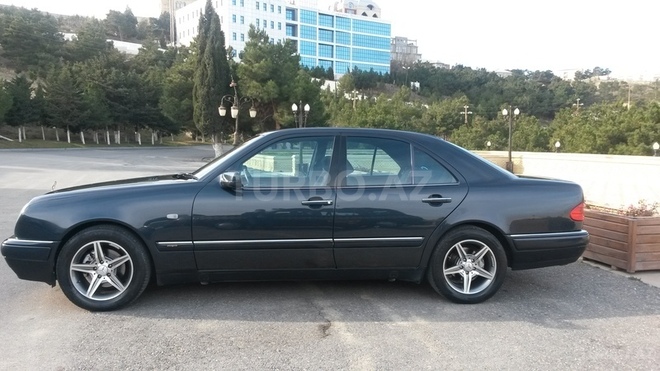 Mercedes E 240 1998, 300,000 km - 2.4 l - Bakı