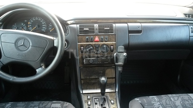 Mercedes E 240 1998, 300,000 km - 2.4 l - Bakı