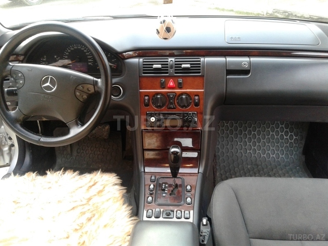 Mercedes E 320 2001, 243,000 km - 3.2 l - Bakı