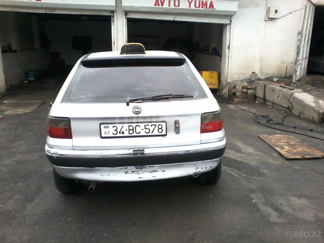 Opel Astra 1992, 30,000 km - 1.8 l - Qax