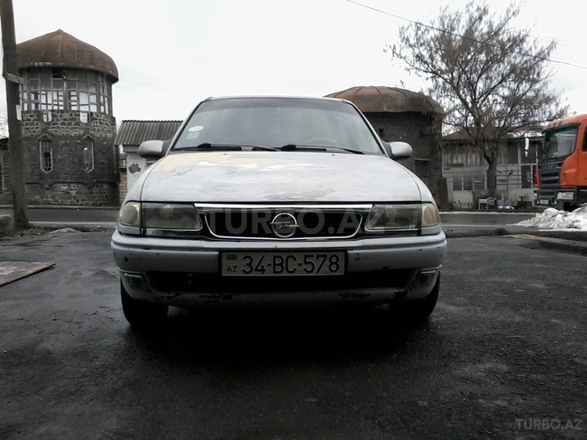 Opel Astra 1992, 30,000 km - 1.8 l - Qax