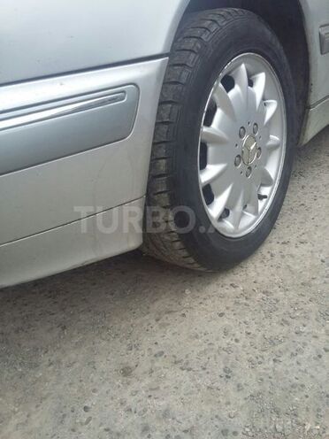 Mercedes E 220 2000, 254,000 km - 2.2 l - Bakı