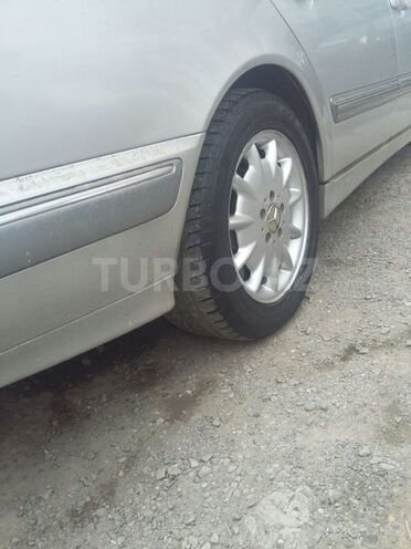 Mercedes E 220 2000, 254,000 km - 2.2 l - Bakı