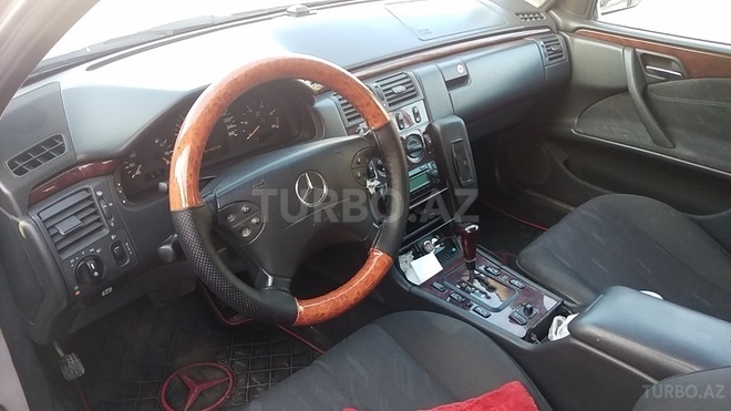 Mercedes E 220 2000, 306,000 km - 2.2 l - Bakı