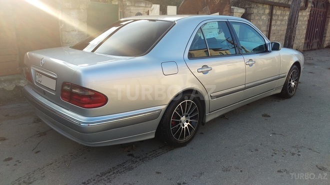 Mercedes E 220 2000, 306,000 km - 2.2 l - Bakı