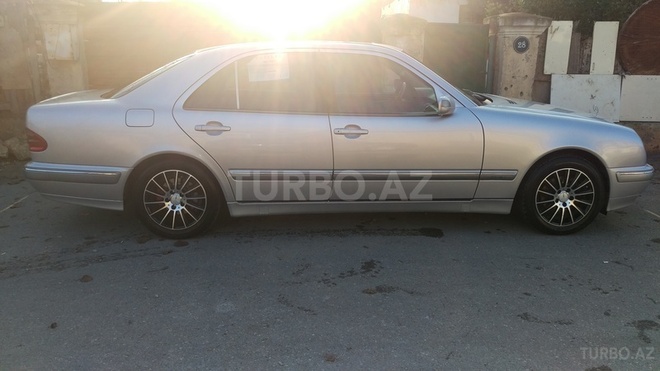 Mercedes E 220 2000, 306,000 km - 2.2 l - Bakı