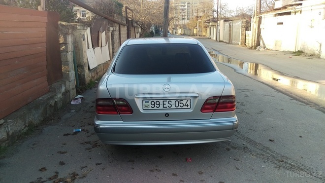 Mercedes E 220 2000, 306,000 km - 2.2 l - Bakı