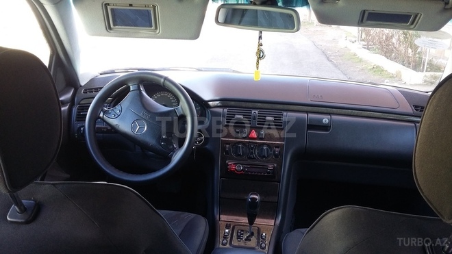 Mercedes E 220 2001, 387,560 km - 2.2 l - Bakı