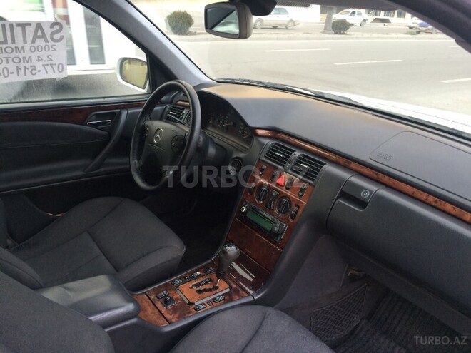 Mercedes E 240 2000, 197,300 km - 2.4 l - Bakı