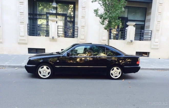 Mercedes E 240 1999, 230,000 km - 2.4 l - Bakı