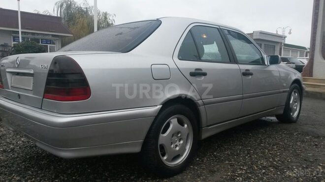 Mercedes C 220 1999, 197,000 km - 2.2 l - Bakı
