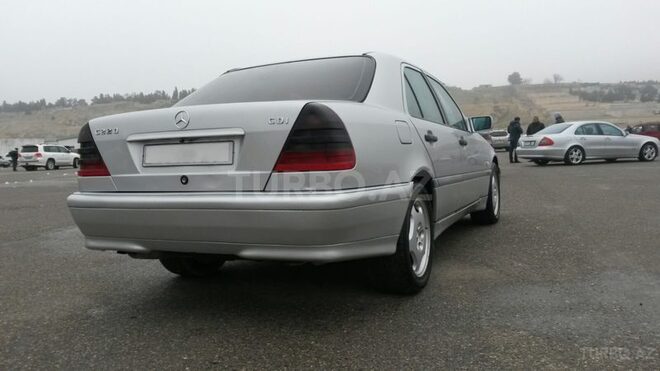 Mercedes C 220 1999, 197,000 km - 2.2 l - Bakı