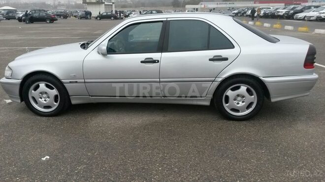 Mercedes C 220 1999, 197,000 km - 2.2 l - Bakı