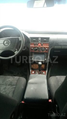 Mercedes C 220 1999, 197,000 km - 2.2 l - Bakı