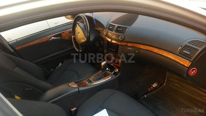 Mercedes E 220 2002, 200,000 km - 2.2 l - Bakı