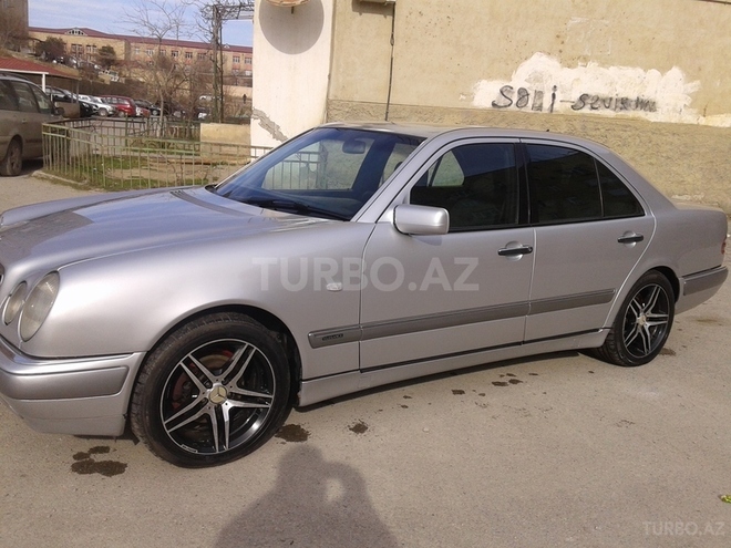 Mercedes E 200 1998, 245,000 km - 2.0 l - Bakı