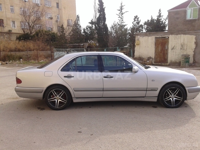 Mercedes E 200 1998, 245,000 km - 2.0 l - Bakı