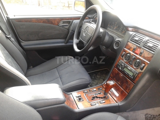 Mercedes E 200 1998, 245,000 km - 2.0 l - Bakı
