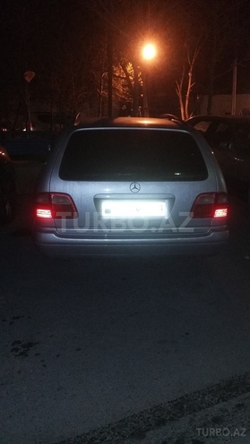 Mercedes E 240 1998, 123,850 km - 2.4 l - Bakı