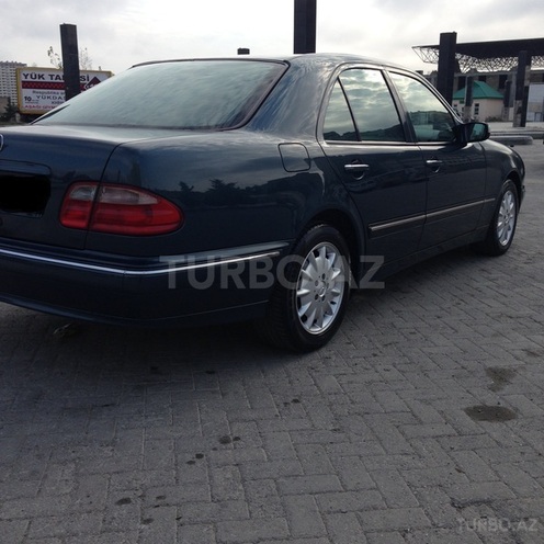 Mercedes E 240 2000, 221,000 km - 2.6 l - Bakı