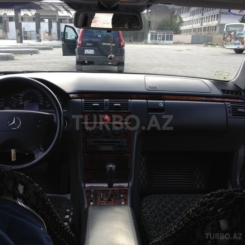 Mercedes E 240 2000, 221,000 km - 2.6 l - Bakı