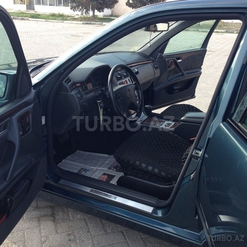 Mercedes E 240 2000, 221,000 km - 2.6 l - Bakı