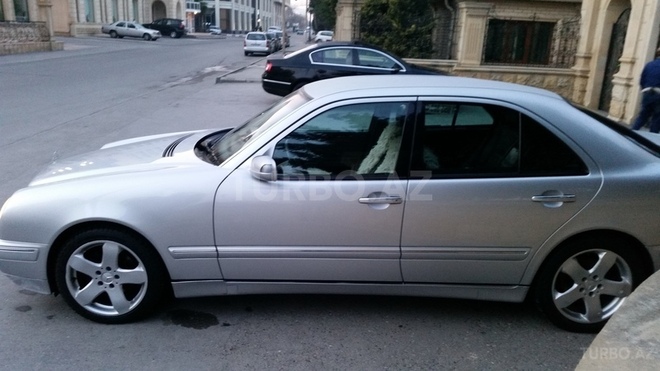 Mercedes E 220 2000, 190,000 km - 2.2 l - Bakı