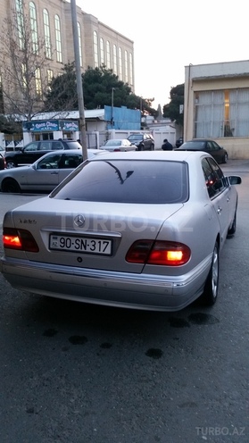 Mercedes E 220 2000, 190,000 km - 2.2 l - Bakı